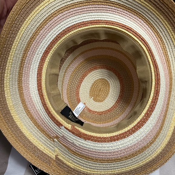 Toast Sun Hat with neutral colors - Picture 13 of 16